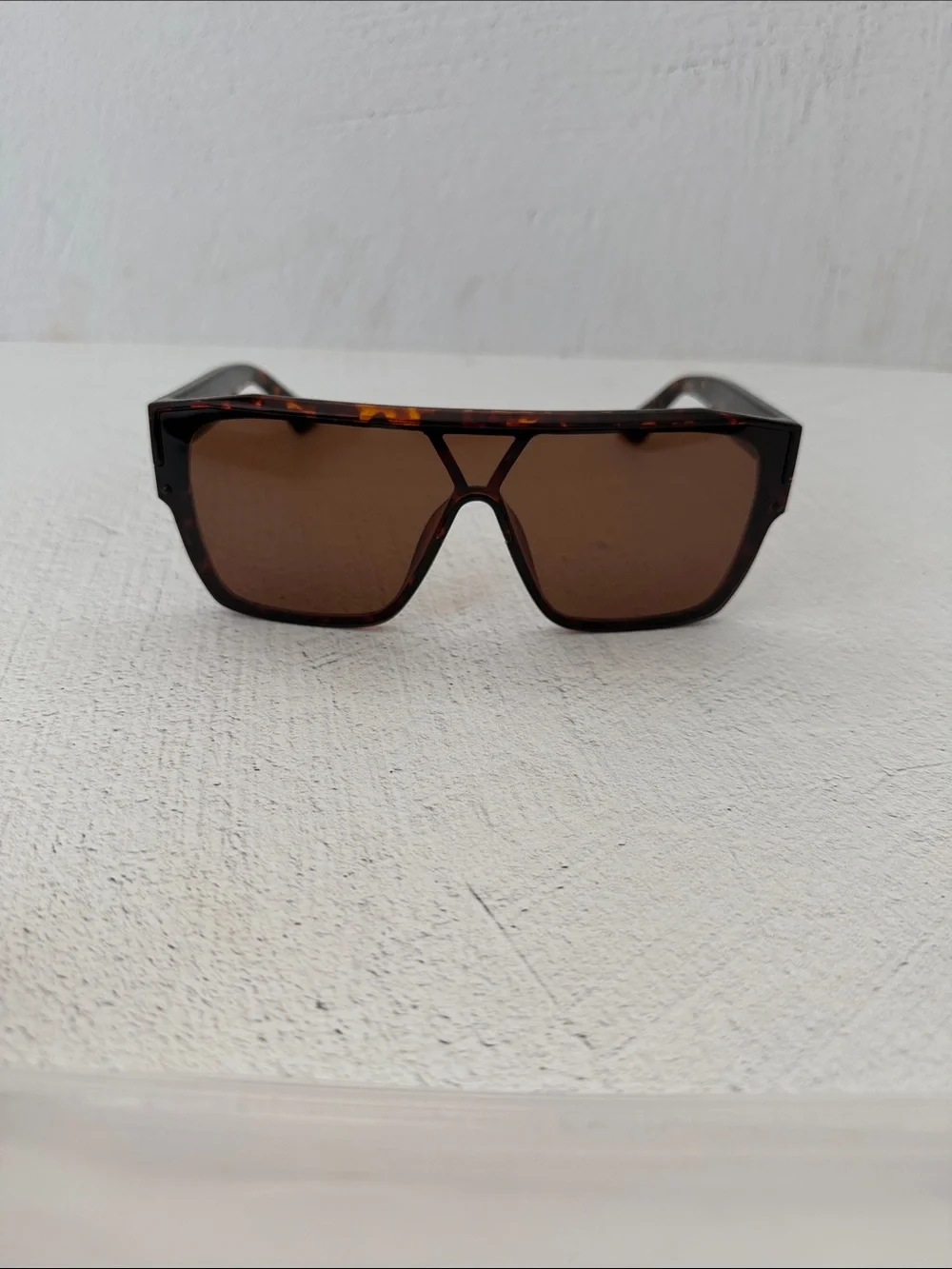 Quay TEMPO Dark Tortoise Frame / Brown Lens